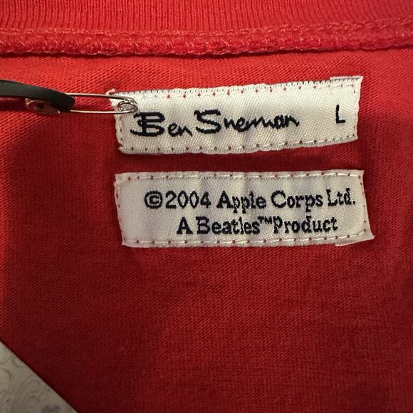 Ben Sherman x The Beatles Women’s Red Graphic Tee Size L Sgt Pepper 2004 NWT - Picture 7 of 7